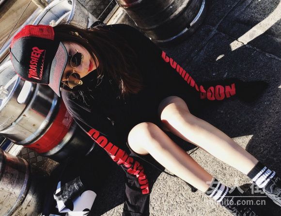 2017秋冬季，街头风的上衣+下装搭配