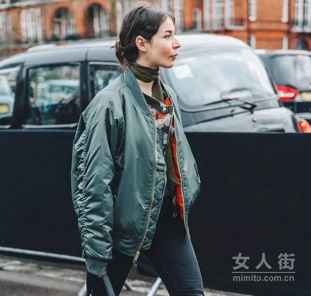 活力棒球服搭配 多变风格不变潮味